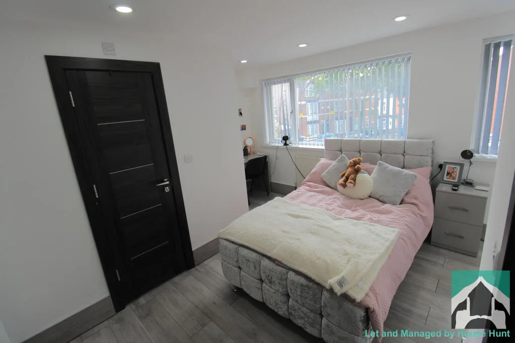 6 bedroom house for rent