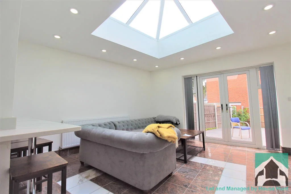 6 bedroom house for rent