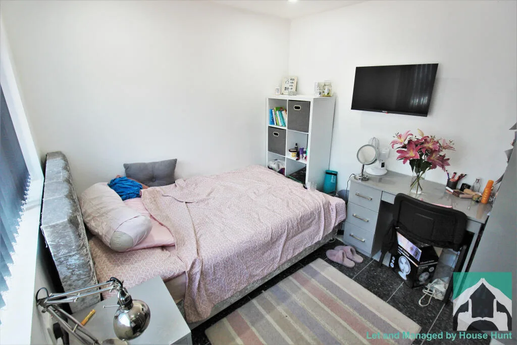 6 bedroom house for rent
