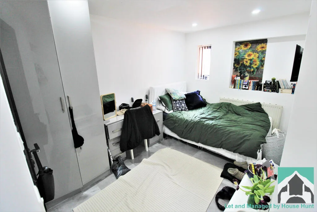 6 bedroom house for rent