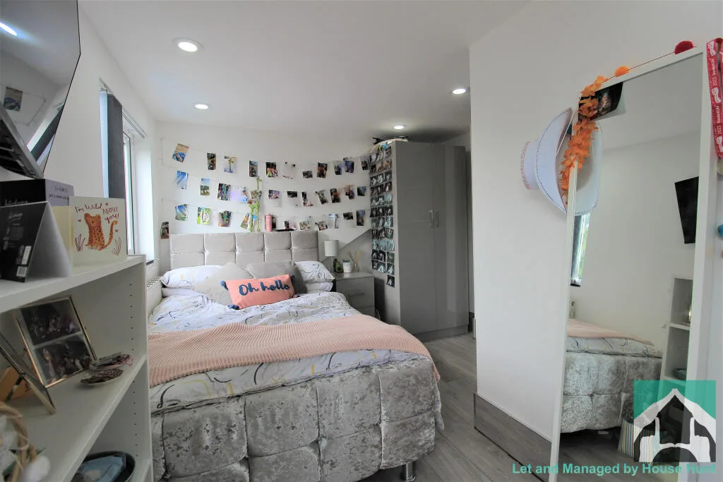 6 bedroom house for rent