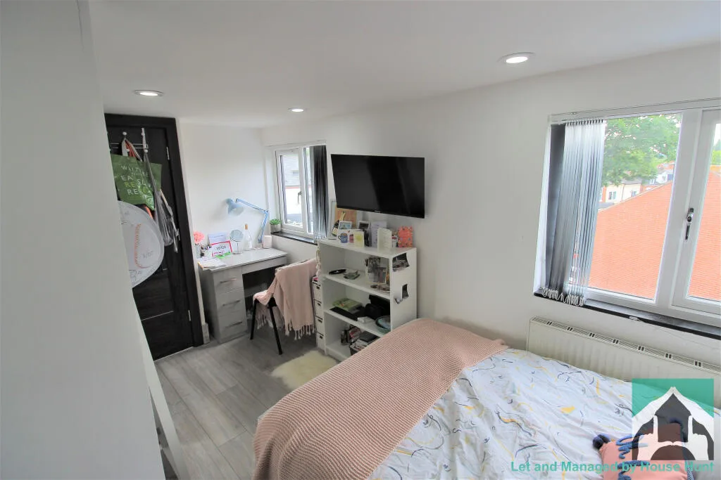 6 bedroom house for rent