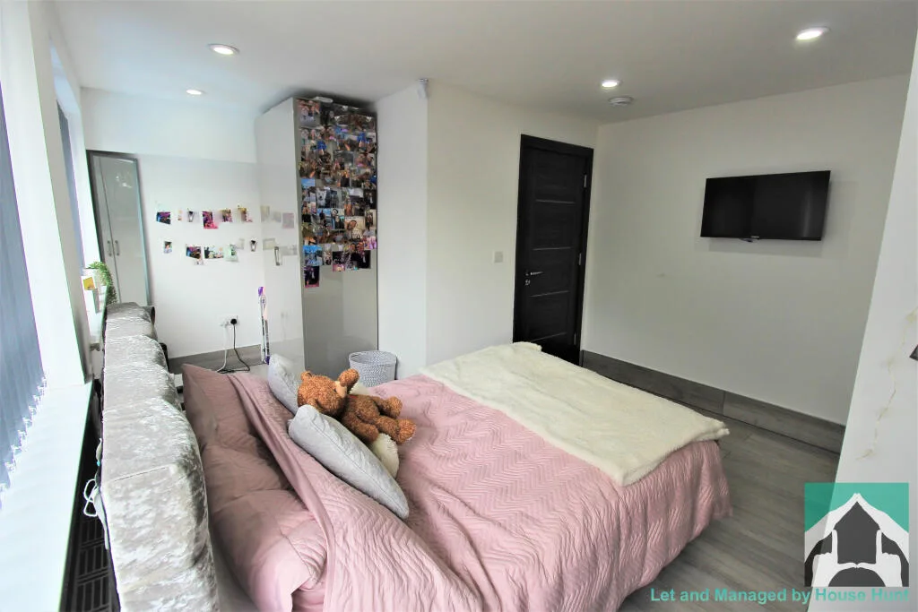 6 bedroom house for rent