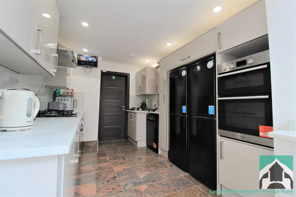6 bedroom house for rent