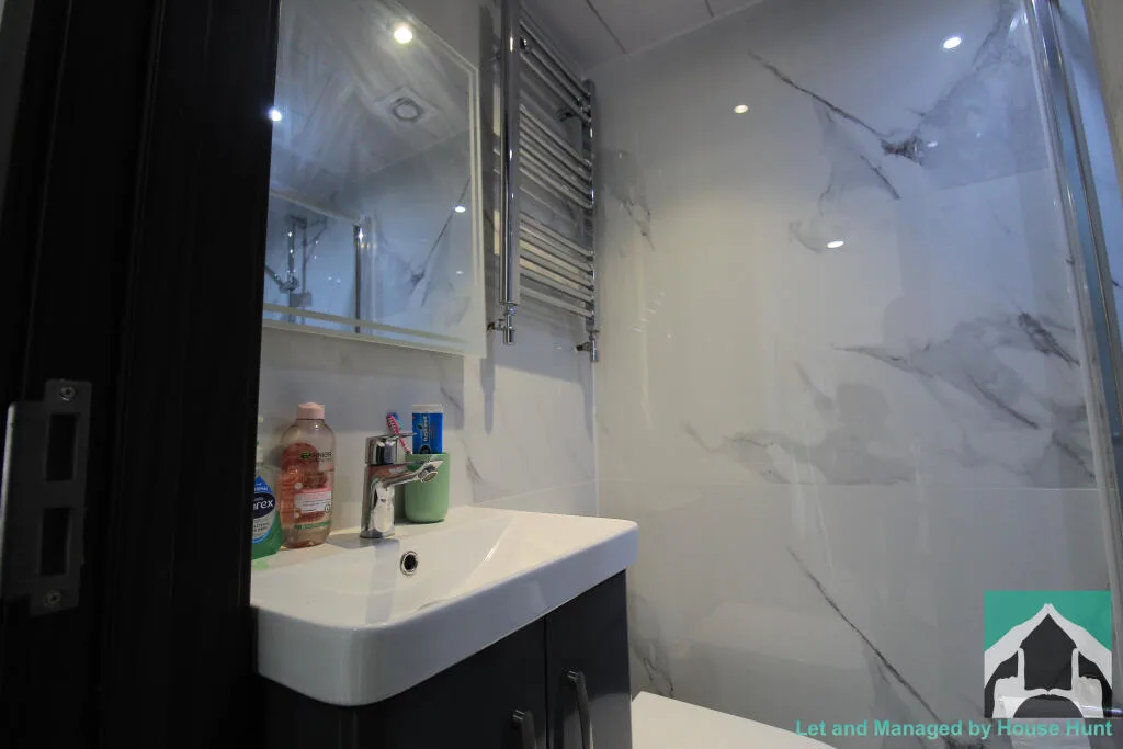 6 bedroom house for rent