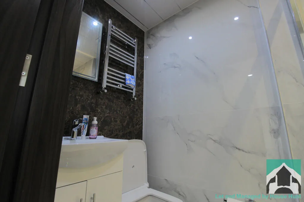 6 bedroom house for rent