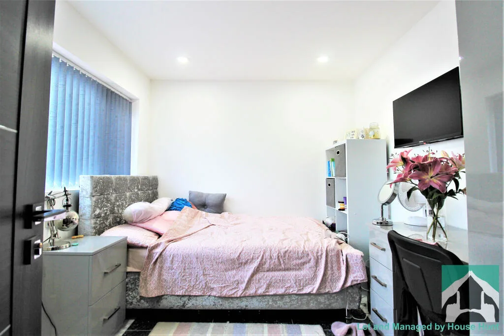 6 bedroom house for rent