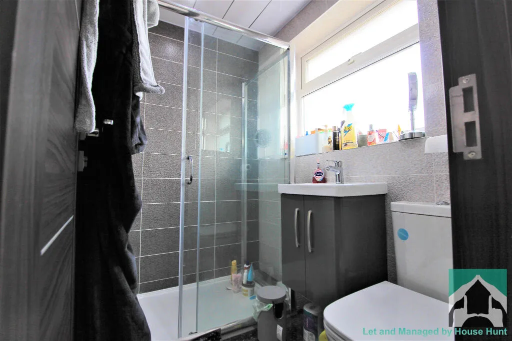 6 bedroom house for rent
