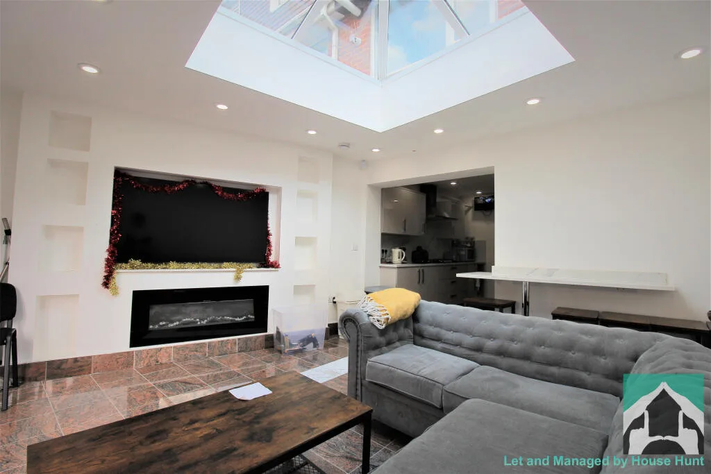 6 bedroom house for rent
