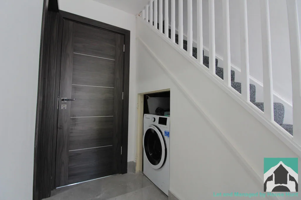 6 bedroom house for rent
