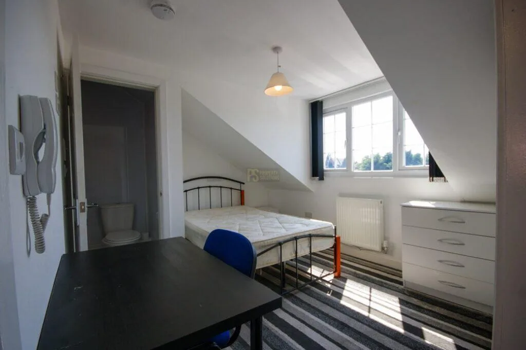 6 bedroom terraced house for rent