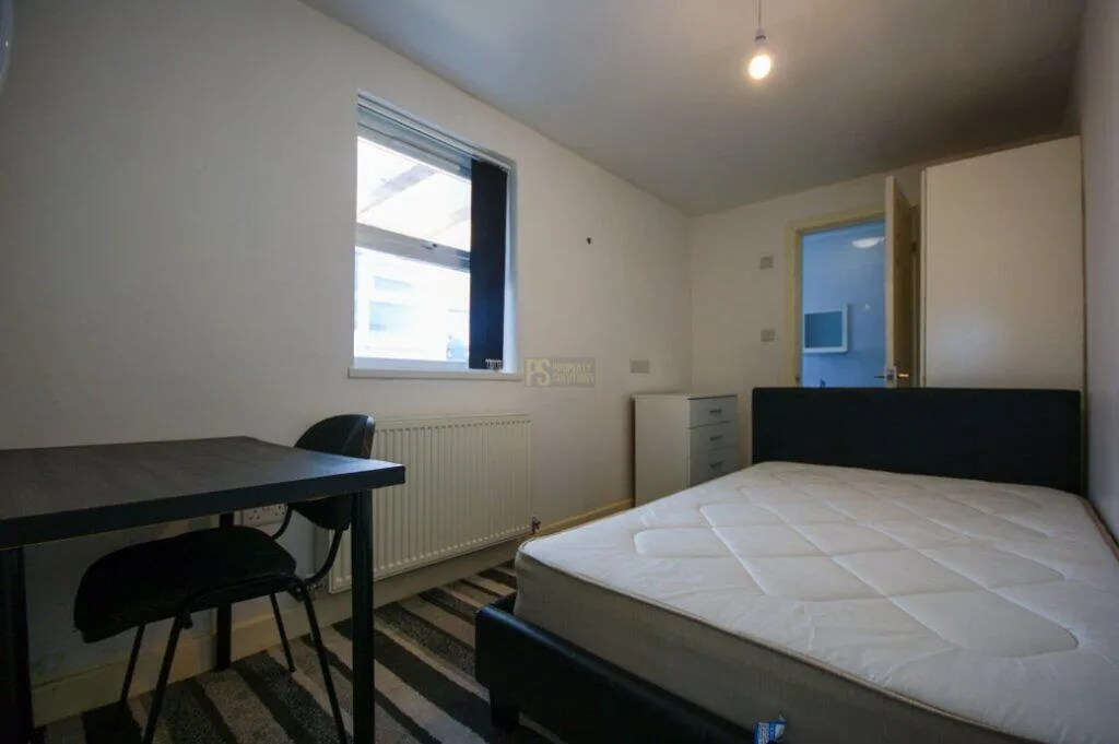 6 bedroom terraced house for rent