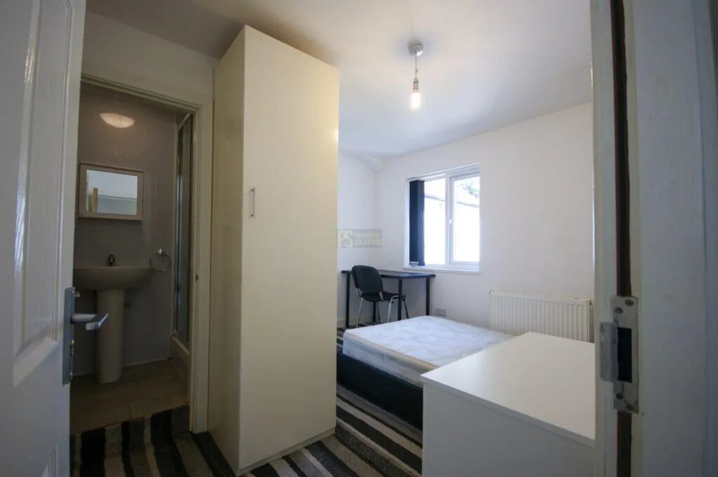 6 bedroom terraced house for rent