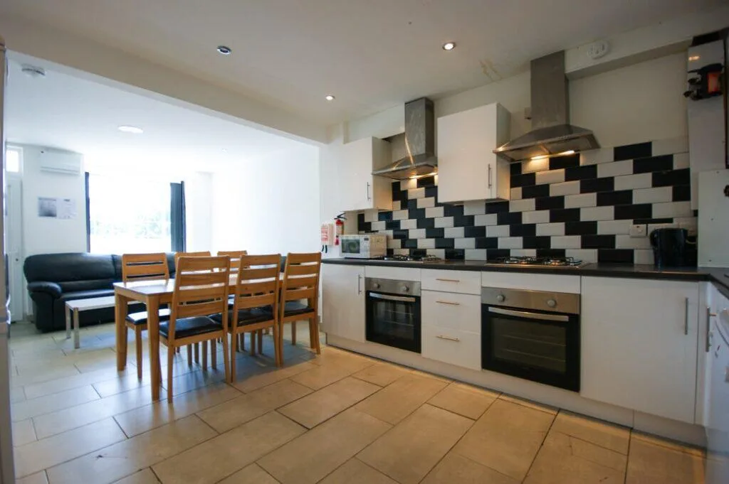 6 bedroom terraced house for rent