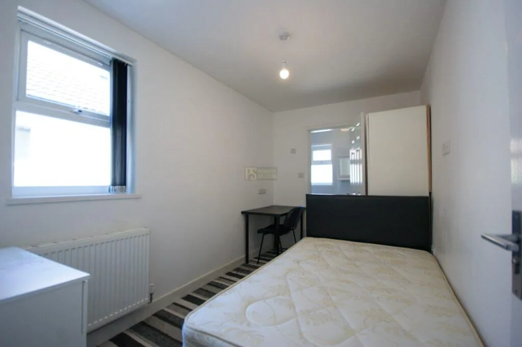 6 bedroom terraced house for rent