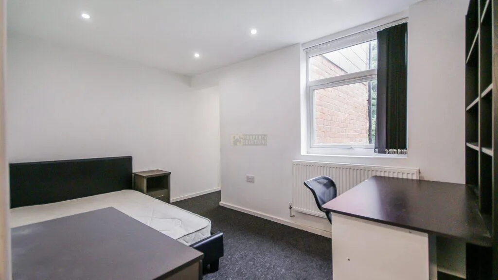 5 bedroom terraced house for rent
