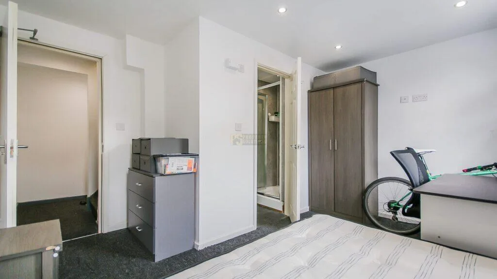 5 bedroom terraced house for rent