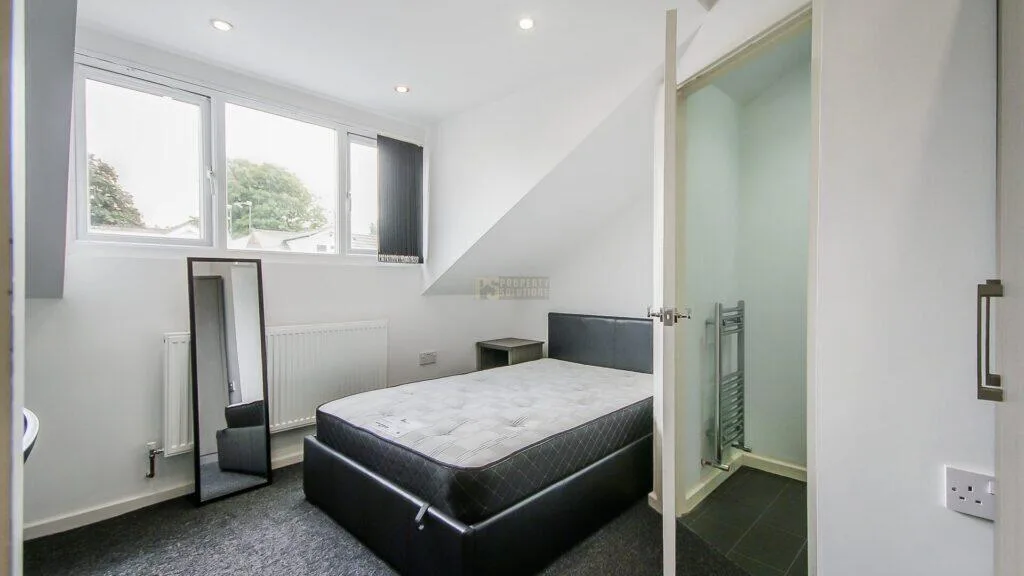 5 bedroom terraced house for rent