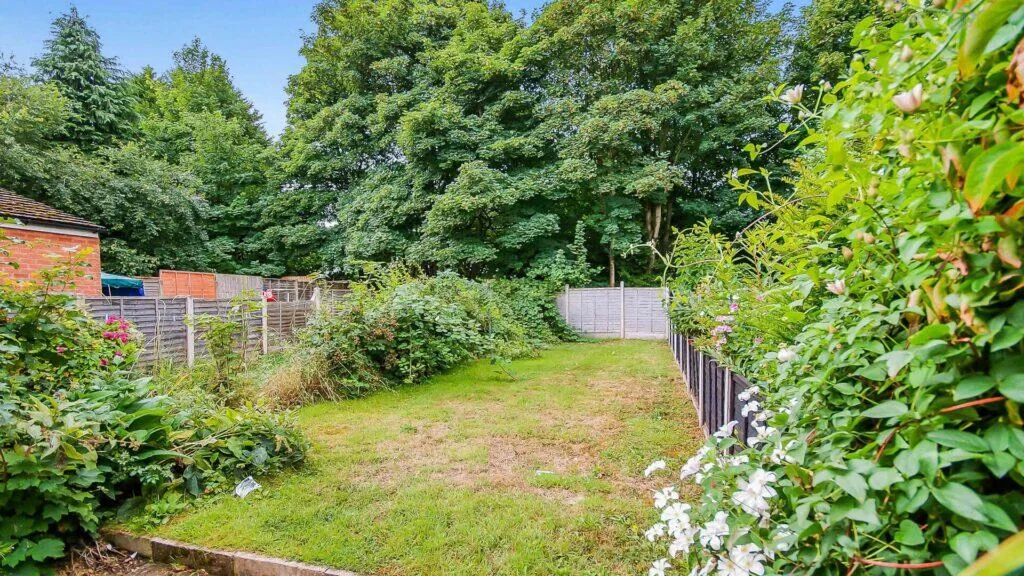 5 bedroom terraced house for rent