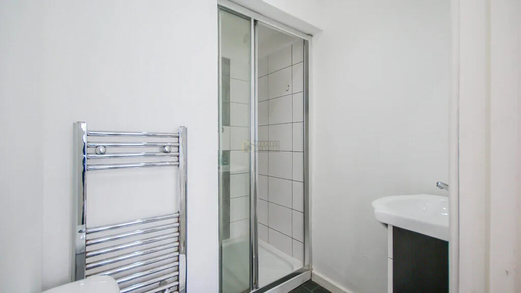 5 bedroom terraced house for rent