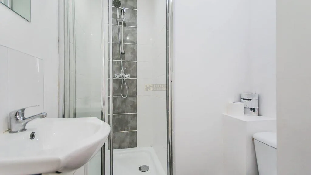 5 bedroom terraced house for rent