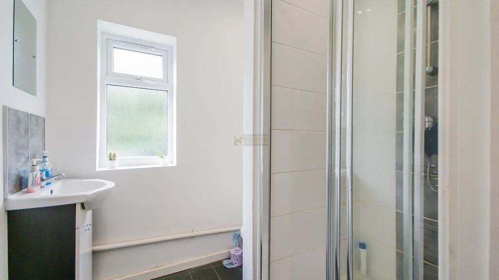 5 bedroom terraced house for rent