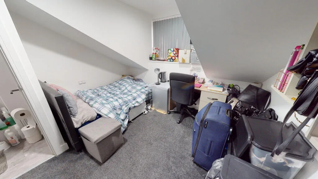 6 bedroom house for rent