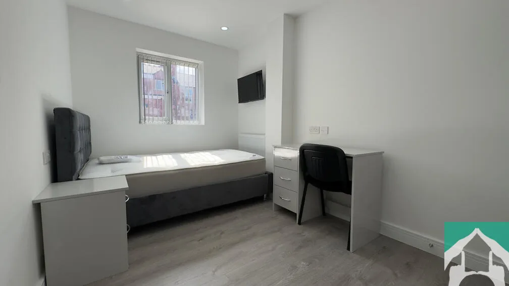6 bedroom house for rent