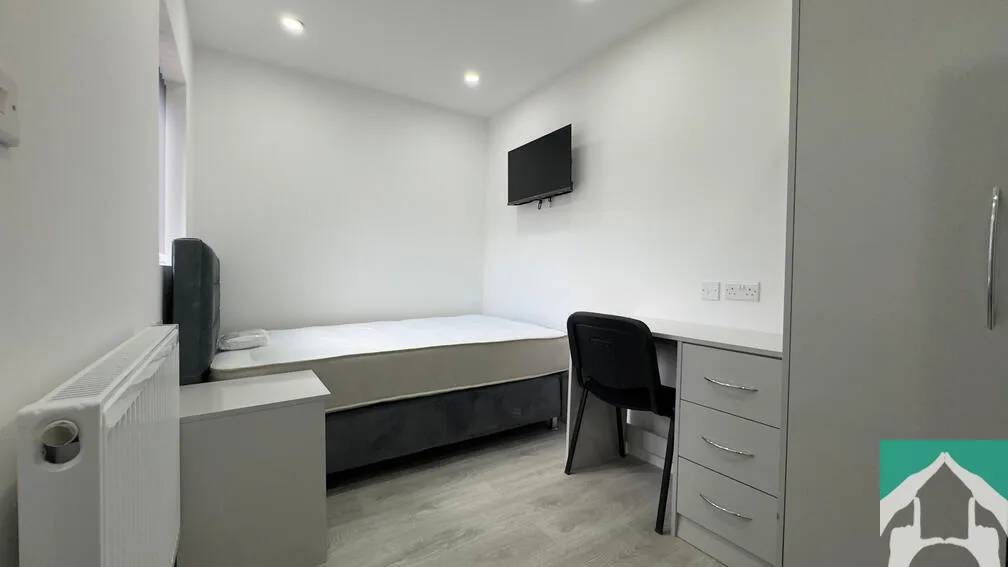 6 bedroom house for rent