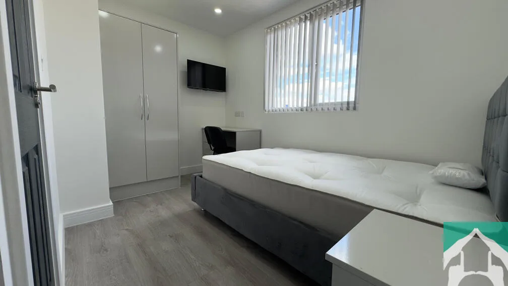 6 bedroom house for rent