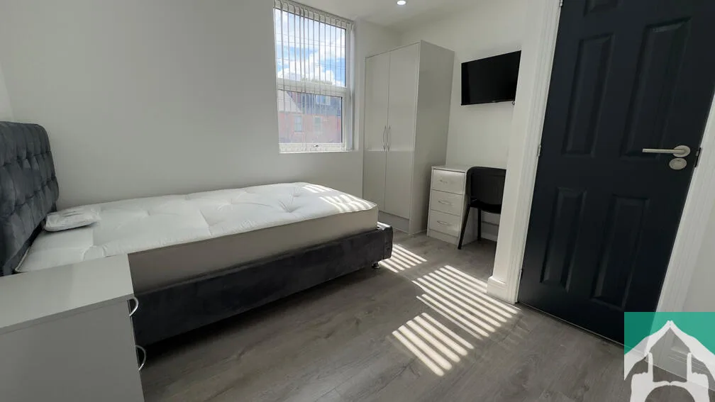 6 bedroom house for rent