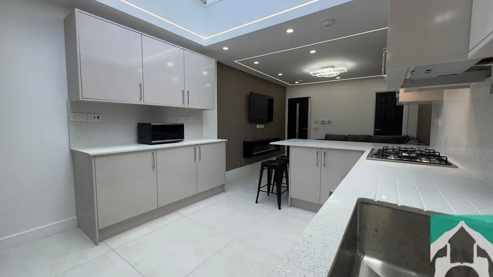 6 bedroom house for rent