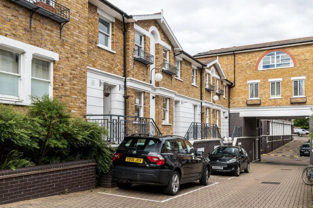 2 bedroom town house for rent