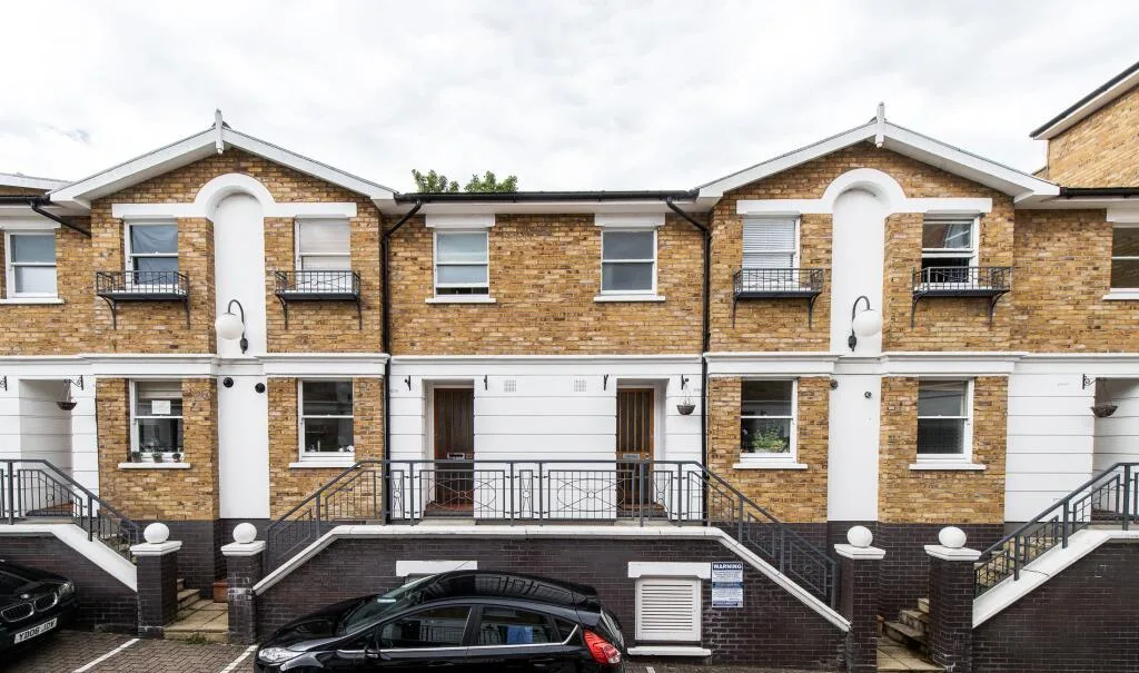 2 bedroom town house for rent