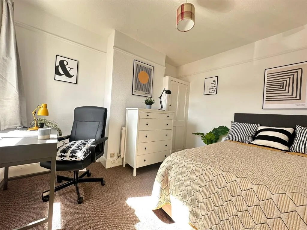 5 bedroom terraced house for rent