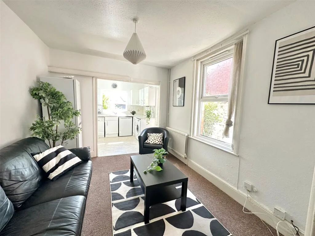 5 bedroom terraced house for rent