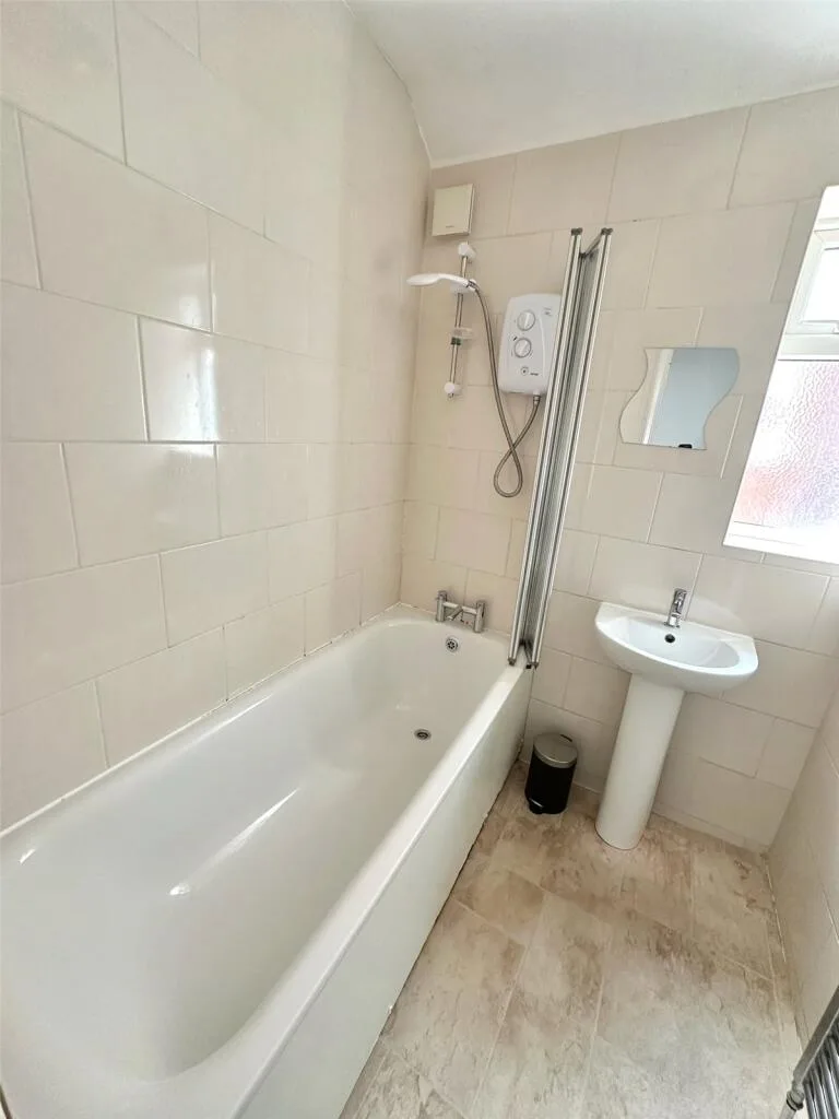 5 bedroom terraced house for rent