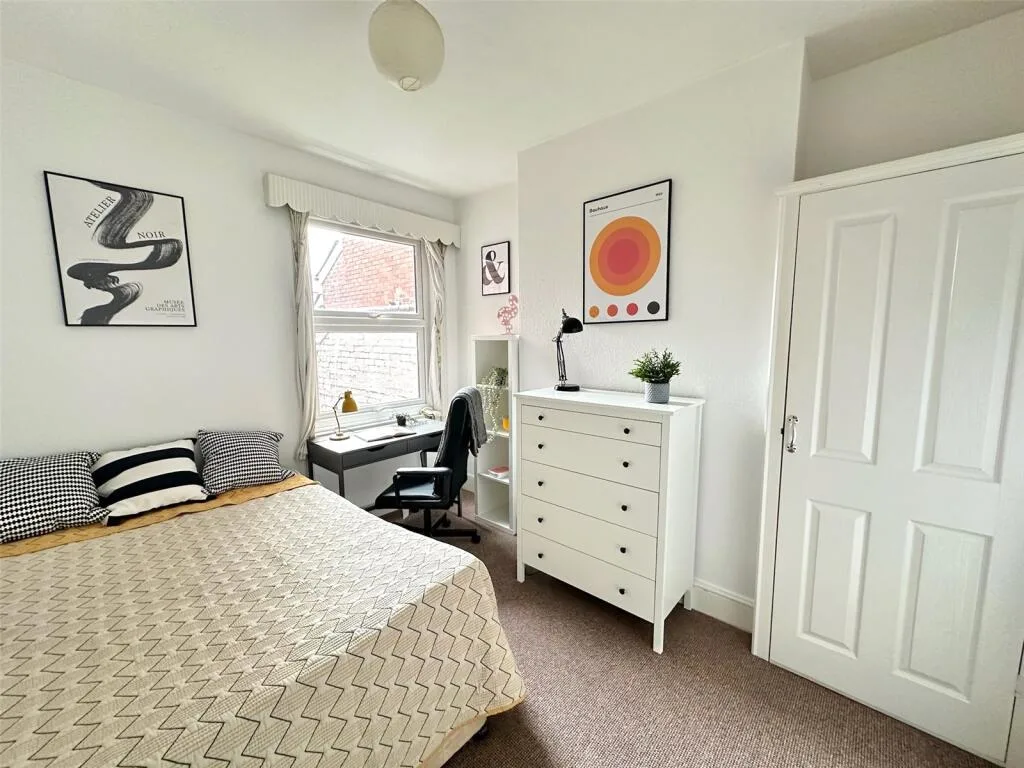5 bedroom terraced house for rent