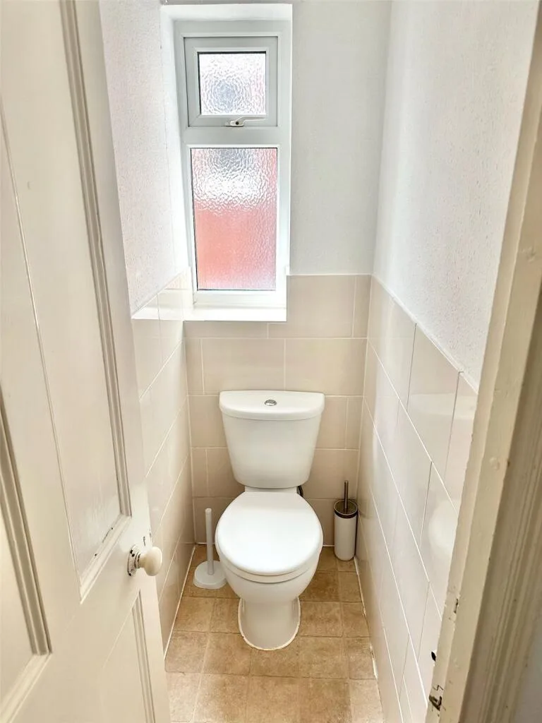 5 bedroom terraced house for rent