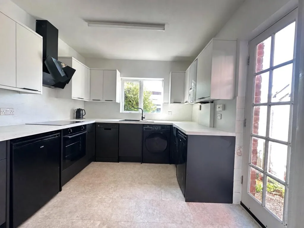 5 bedroom terraced house for rent