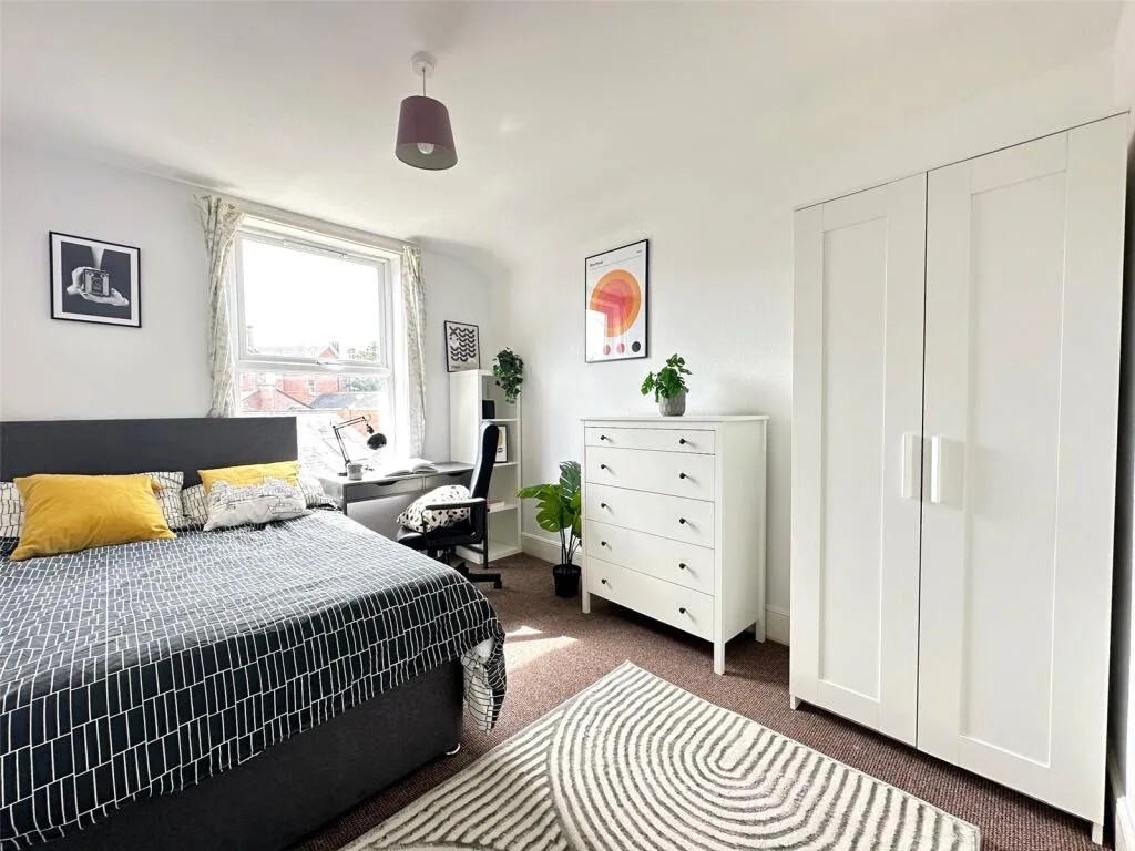 5 bedroom terraced house for rent