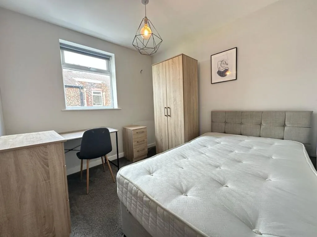 5 bedroom terraced house for rent