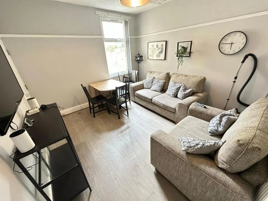 5 bedroom terraced house for rent