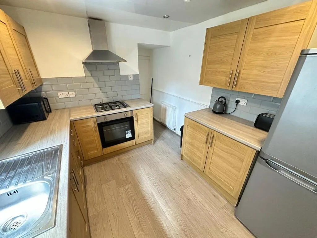 5 bedroom terraced house for rent