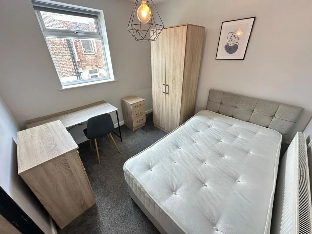 5 bedroom terraced house for rent
