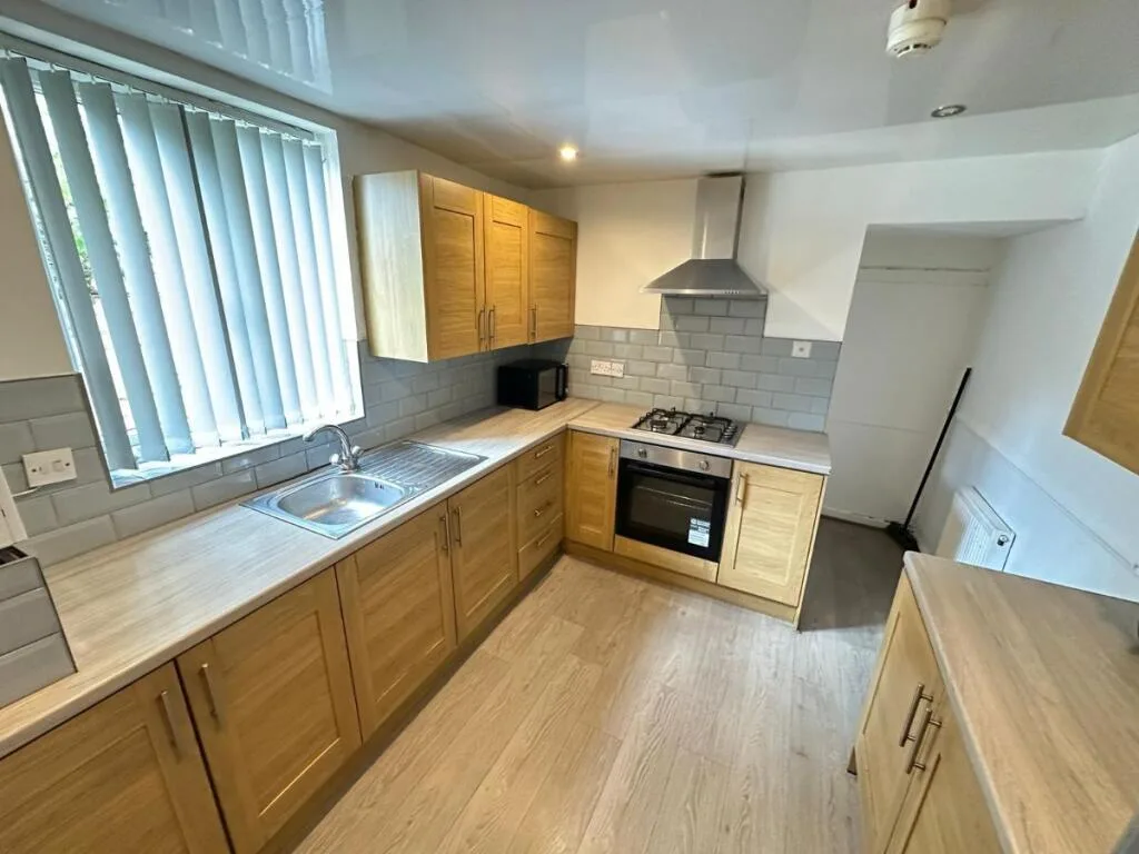 5 bedroom terraced house for rent