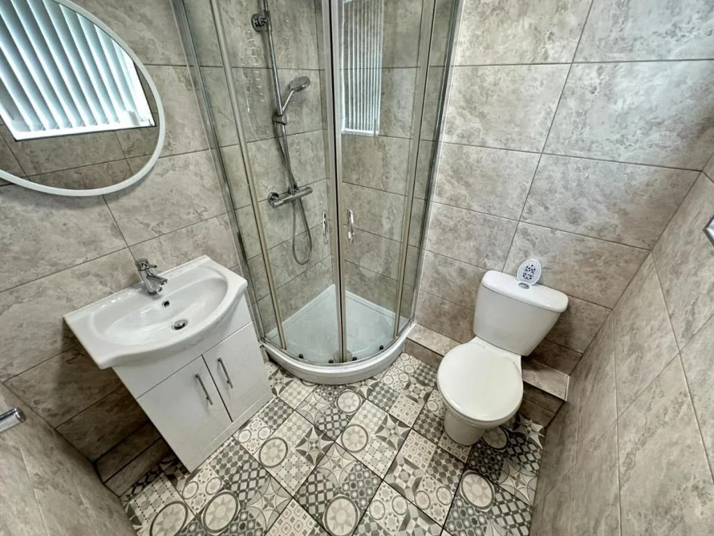 5 bedroom terraced house for rent