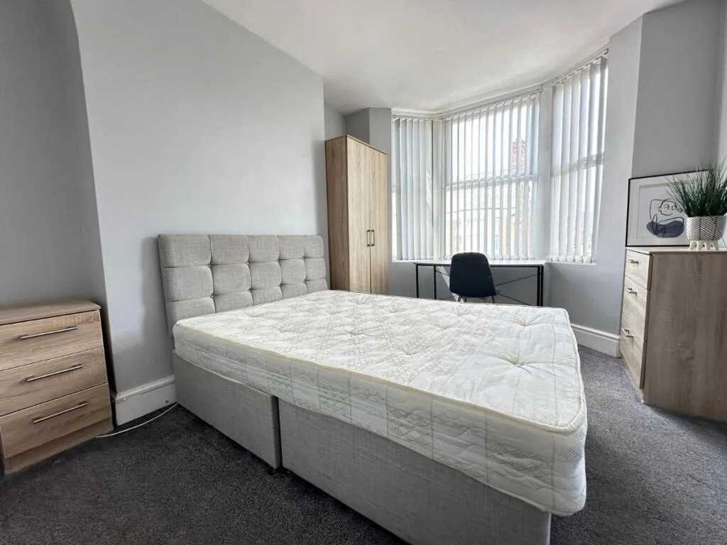5 bedroom terraced house for rent