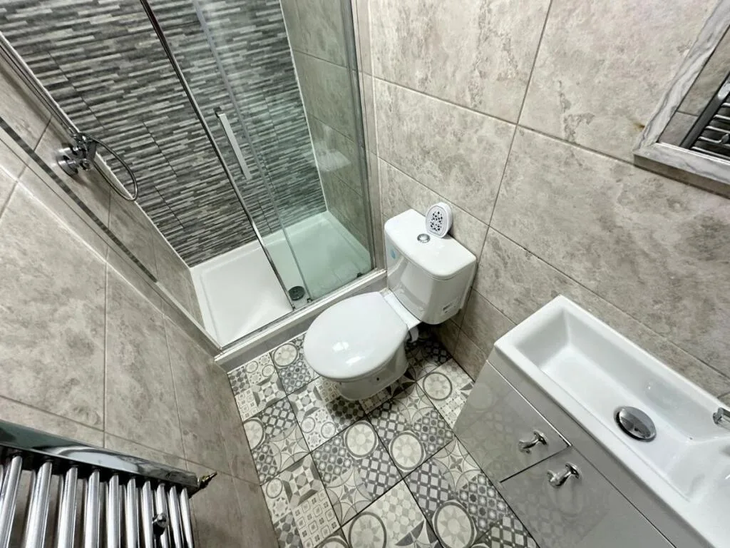 5 bedroom terraced house for rent