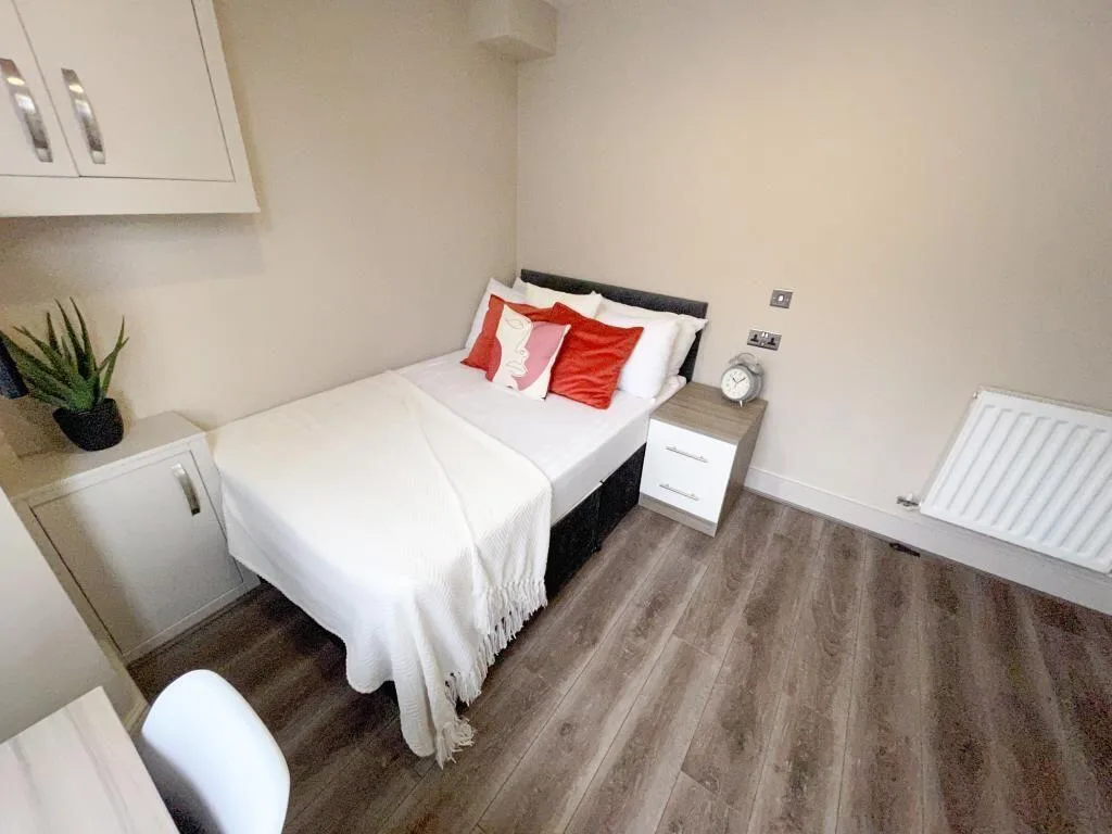 6 bedroom terraced house for rent